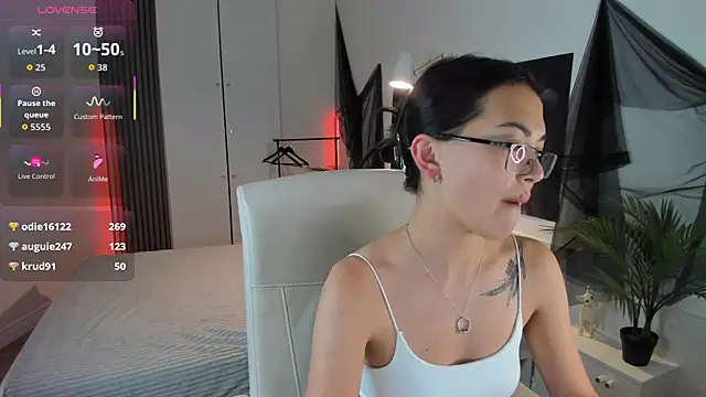 AsianAlis online show from November 18, 2025, 7:50 pm