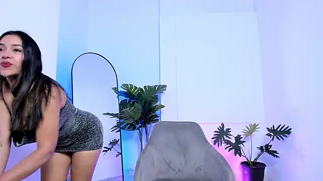 KatieBoison online show from December 18, 2025, 8:45 pm