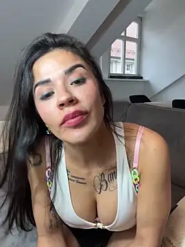 Snapshot of NadyGlame chatting on November 20, 2025, 9:10 am NadyGlame online show from November 20, 2025, 9:10 am