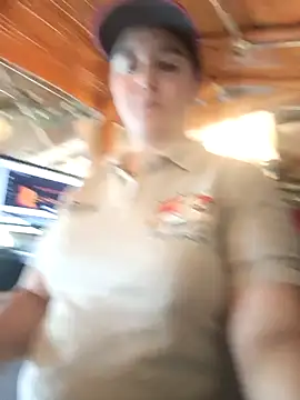 Camila-Valverde online show from November 28, 2025, 3:45 pm