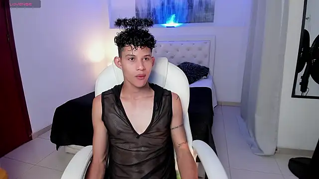 KamiSuarez online show from February 25, 2026, 6:41 pm