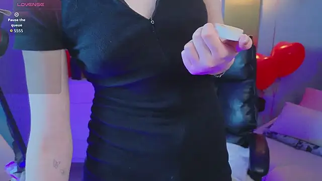 R I N A online show from April 5, 2026, 1:12 am