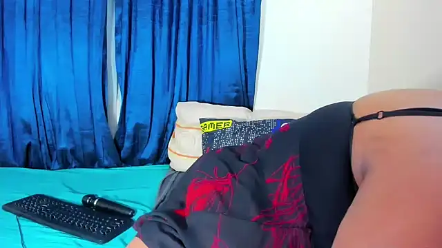 Snapshot of ThickLeeyanaXX chatting on April 16, 2026, 1:17 am ThickLeeyanaXX online show from April 16, 2026, 1:17 am