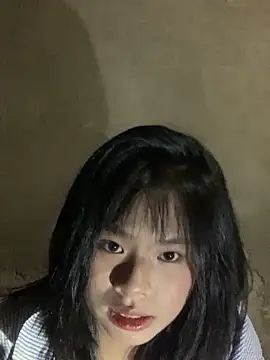 Snapshot of huttonmay358 chatting on October 29, 2025, 2:05 pm huttonmay358 online show from October 29, 2025, 2:05 pm