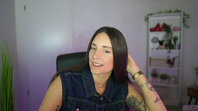 Snapshot of gina__cali chatting on October 31, 2025, 8:55 am gina cali online show from October 31, 2025, 8:55 am