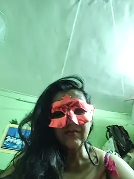 Snapshot of LOVE__RANI chatting on May 27, 2026, 6:37 pm LOVE RANI online show from May 27, 2026, 6:37 pm
