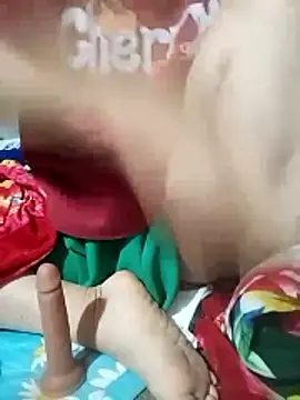 -Hazel-123 online show from January 7, 2026, 11:32 pm