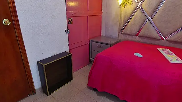 Snapshot of esmeralda_feerrer chatting on October 30, 2025, 12:47 pm esmeralda feerrer online show from October 30, 2025, 12:47 pm