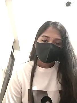 Green LaDY66 online show from December 14, 2025, 3:17 pm