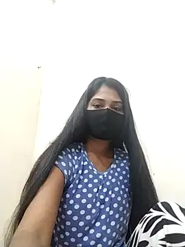 Green LaDY66 online show from November 12, 2025, 4:05 am