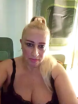 Esenia505 online show from December 3, 2025, 8:36 am