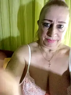 Snapshot of Esenia505 chatting on March 23, 2026, 8:36 am Esenia505 online show from March 23, 2026, 8:36 am