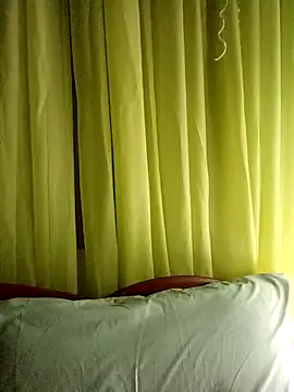 Snapshot of Esenia505 chatting on March 13, 2026, 3:22 am Esenia505 online show from March 13, 2026, 3:22 am