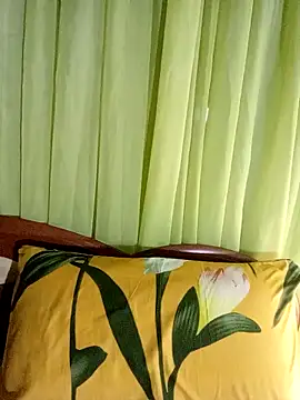 Snapshot of Esenia505 chatting on March 24, 2026, 3:23 pm Esenia505 online show from March 24, 2026, 3:23 pm