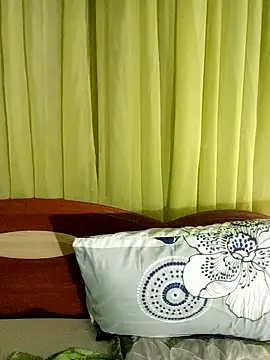 Snapshot of Esenia505 chatting on April 9, 2026, 10:49 pm Esenia505 online show from April 9, 2026, 10:49 pm