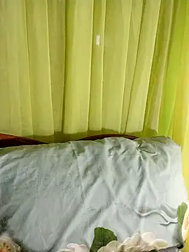 Snapshot of Esenia505 chatting on March 8, 2026, 2:42 pm Esenia505 online show from March 8, 2026, 2:42 pm