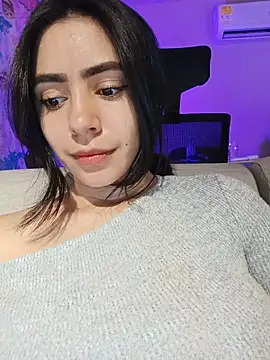 Snapshot of Sara-215 chatting on February 26, 2026, 3:39 am Sara-215 online show from February 26, 2026, 3:39 am