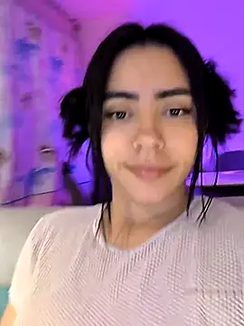 Snapshot of Sara-215 chatting on February 7, 2026, 5:37 am Sara-215 online show from February 7, 2026, 5:37 am