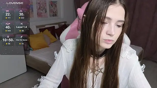 Hana Flo  online show from November 10, 2025, 2:11 pm