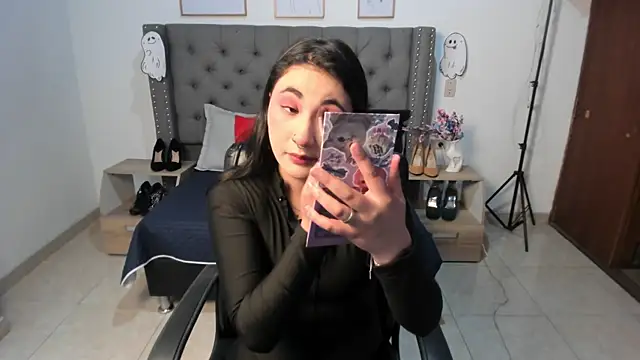 AnngelLee online show from November 5, 2025, 1:36 pm