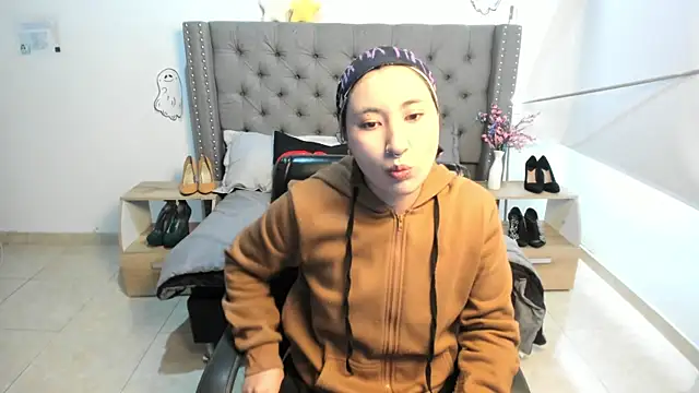 AnngelLee online show from October 29, 2025, 1:43 pm