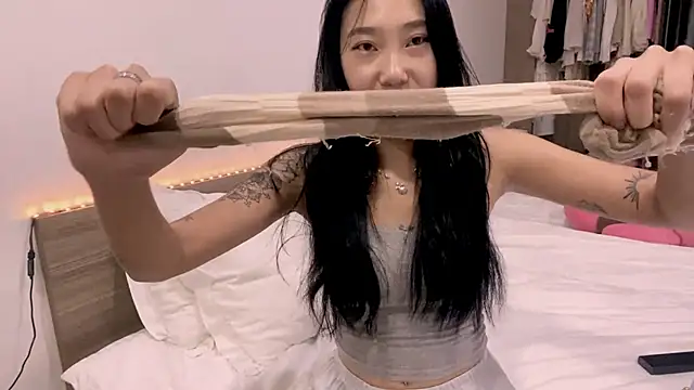 Snapshot of LizParadiz chatting on October 29, 2025, 11:31 am LizParadiz online show from October 29, 2025, 11:31 am