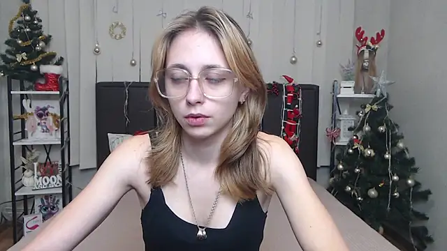 TracyLll online show from January 8, 2026, 6:41 am