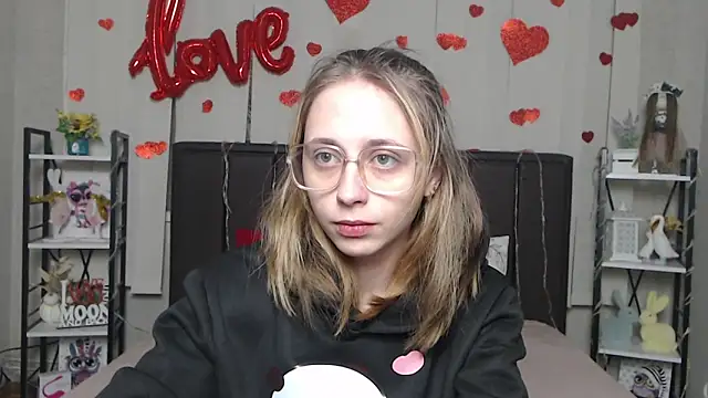 TracyLll online show from February 6, 2026, 6:09 am