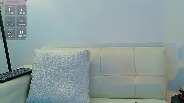 R3d Moonss   online show from February 20, 2026, 6:10 pm