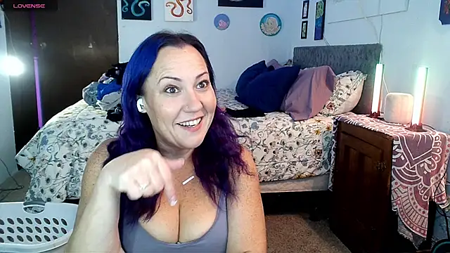 kristallic online show from December 15, 2025, 5:41 pm