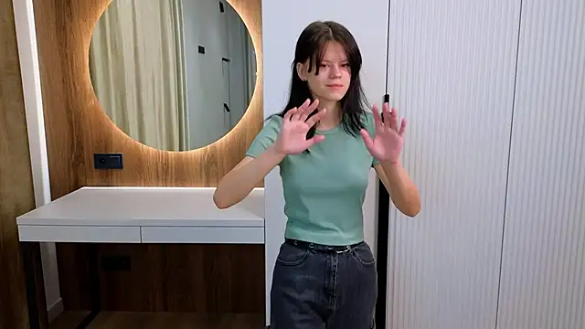 Snapshot of MauraDenis chatting on November 3, 2025, 1:44 am MauraDenis online show from November 3, 2025, 1:44 am