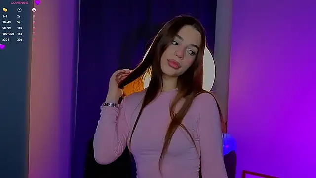 LauraHansil online show from April 9, 2026, 7:09 pm