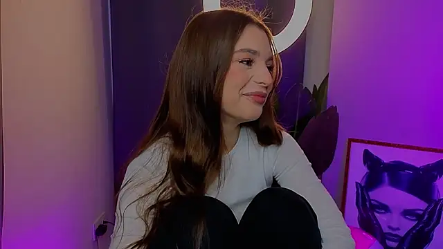 LauraHansil online show from April 7, 2026, 7:15 pm