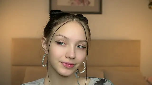 VetaManhardt online show from November 18, 2025, 8:23 pm