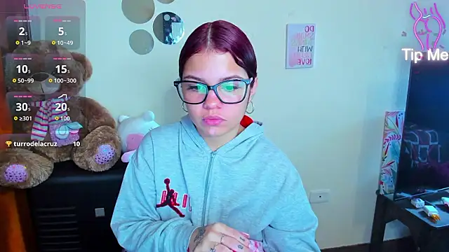 Snapshot of Emma_boo chatting on February 16, 2026, 3:21 pm Emma boo online show from February 16, 2026, 3:21 pm