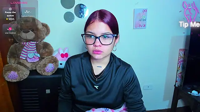 Emma boo online show from March 28, 2026, 4:52 pm