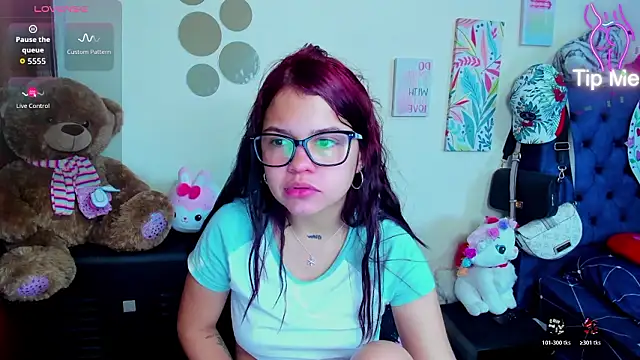 Snapshot of Emma_boo chatting on February 11, 2026, 3:34 pm Emma boo online show from February 11, 2026, 3:34 pm