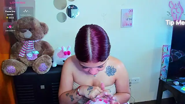 Snapshot of Emma_boo chatting on February 20, 2026, 3:36 pm Emma boo online show from February 20, 2026, 3:36 pm