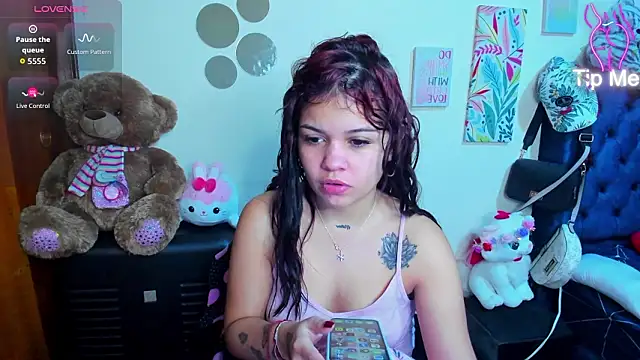 Snapshot of Emma_boo chatting on February 4, 2026, 3:07 pm Emma boo online show from February 4, 2026, 3:07 pm