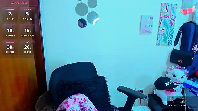 Snapshot of Emma_boo chatting on November 15, 2025, 2:32 pm Emma boo online show from November 15, 2025, 2:32 pm