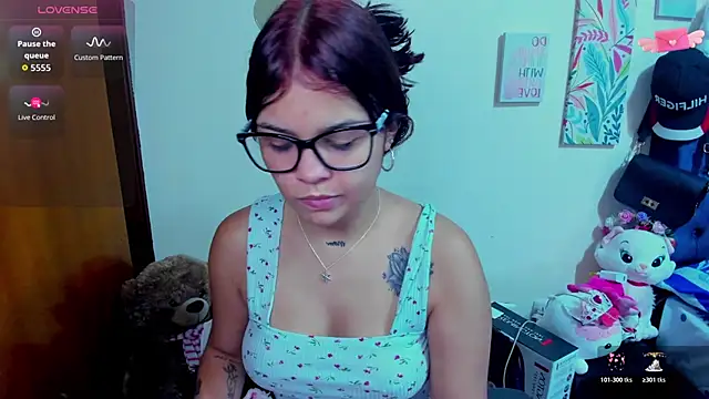 Snapshot of Emma_boo chatting on November 9, 2025, 7:18 pm Emma boo online show from November 9, 2025, 7:18 pm