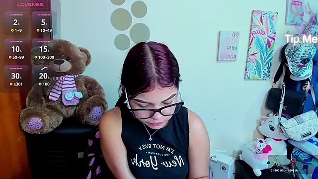 Snapshot of Emma_boo chatting on December 22, 2025, 2:50 pm Emma boo online show from December 22, 2025, 2:50 pm