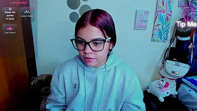 Snapshot of Emma_boo chatting on December 14, 2025, 7:08 pm Emma boo online show from December 14, 2025, 7:08 pm