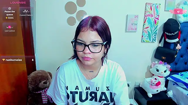 Snapshot of Emma_boo chatting on November 13, 2025, 3:49 pm Emma boo online show from November 13, 2025, 3:49 pm