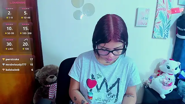 Snapshot of Emma_boo chatting on November 1, 2025, 3:39 pm Emma boo online show from November 1, 2025, 3:39 pm