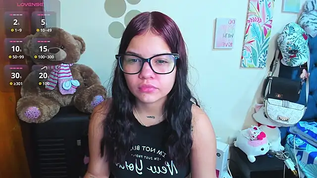 Snapshot of Emma_boo chatting on December 20, 2025, 2:20 pm Emma boo online show from December 20, 2025, 2:20 pm