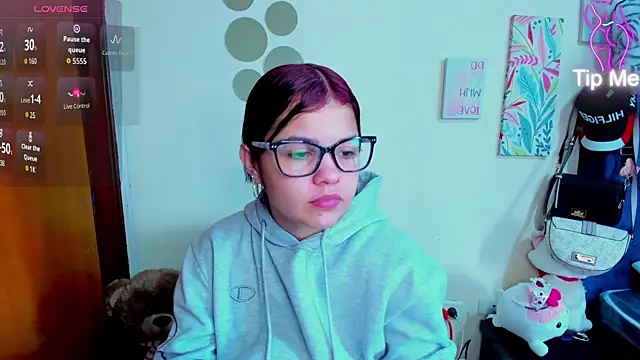 Snapshot of Emma_boo chatting on December 15, 2025, 7:31 pm Emma boo online show from December 15, 2025, 7:31 pm