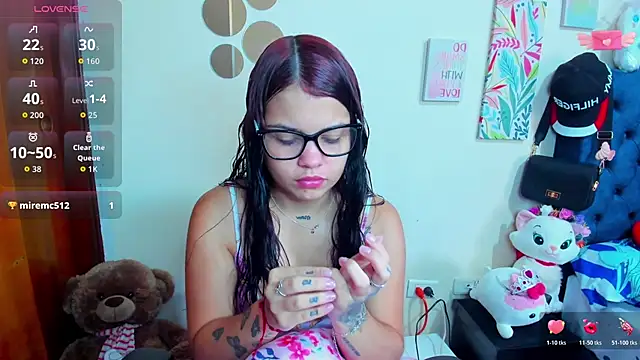 Snapshot of Emma_boo chatting on November 23, 2025, 4:06 pm Emma boo online show from November 23, 2025, 4:06 pm