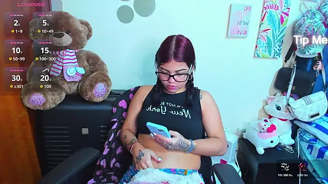 Snapshot of Emma_boo chatting on December 21, 2025, 5:58 pm Emma boo online show from December 21, 2025, 5:58 pm