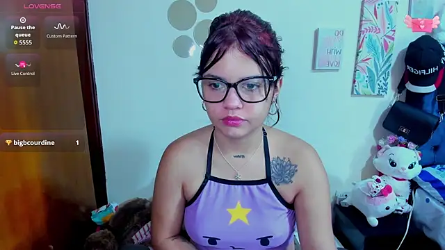 Snapshot of Emma_boo chatting on November 11, 2025, 1:28 pm Emma boo online show from November 11, 2025, 1:28 pm